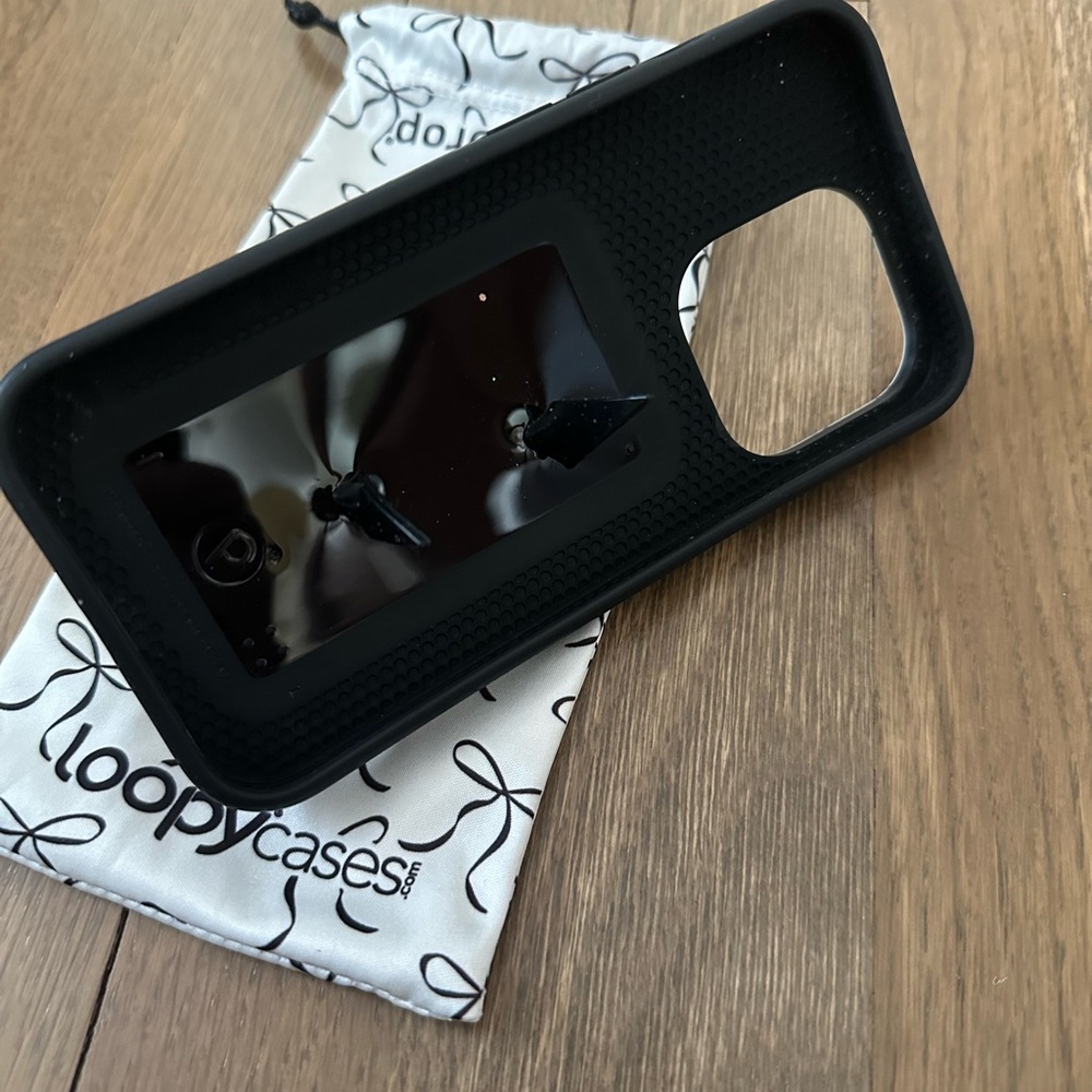 Loopy Cases White and Black Bow iPhone 14 Pro Case - Picture 2 of 3